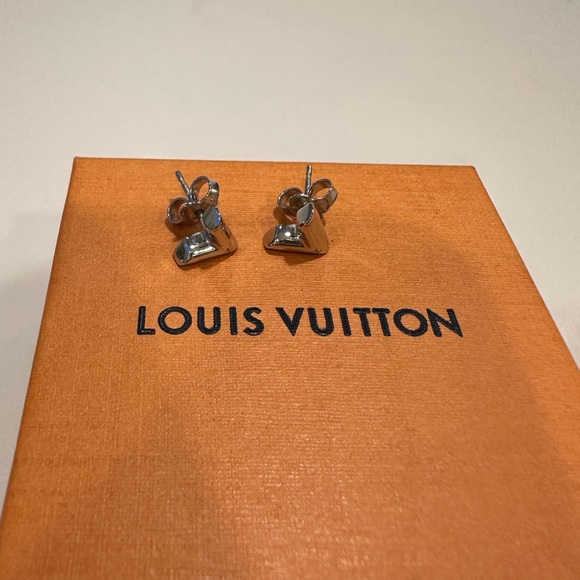 Louis Vuitton Essential V Stud Earrings - Picture 3 of 4